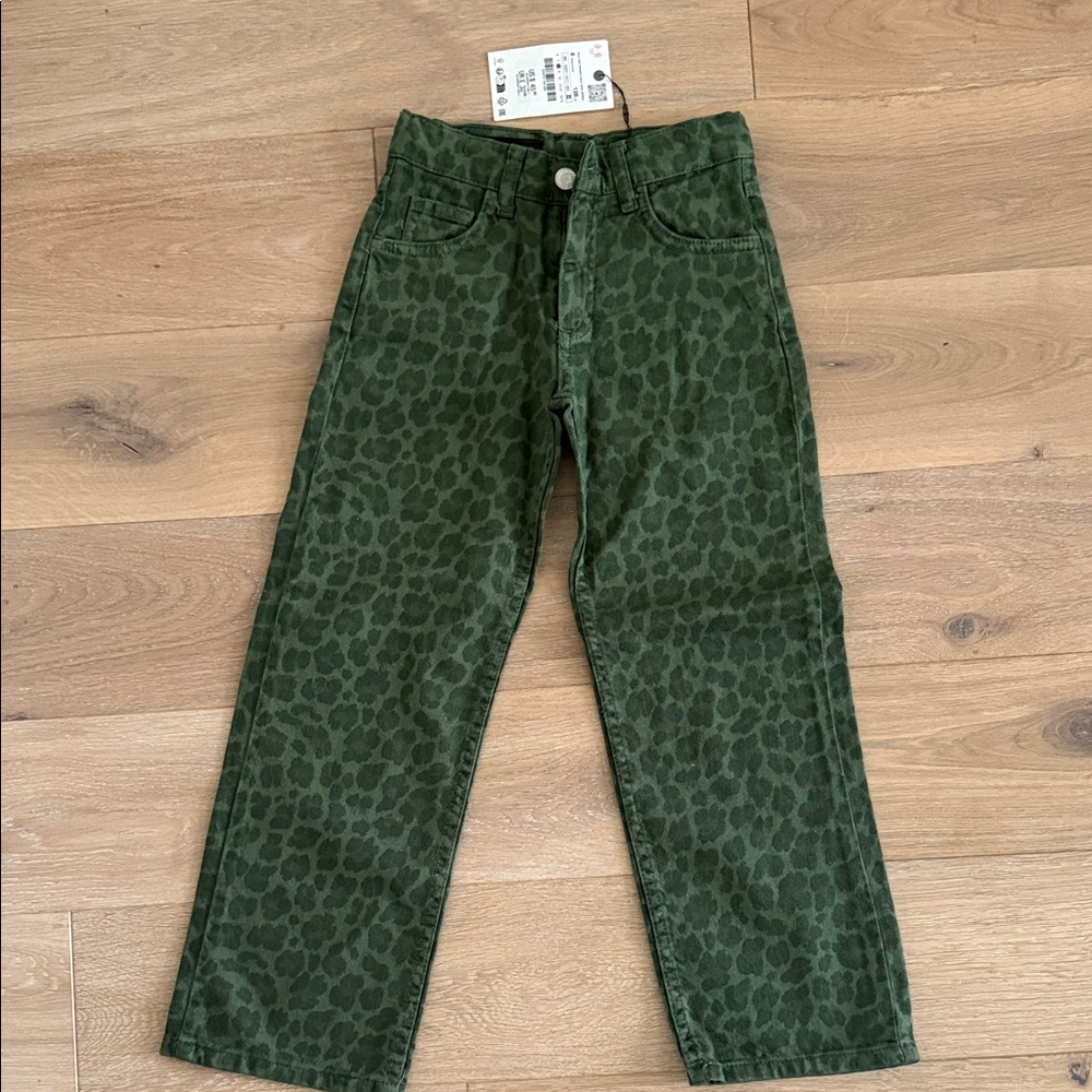 NWT Zara Girls Bootcut Jean
Size 8
Original Price $45.90